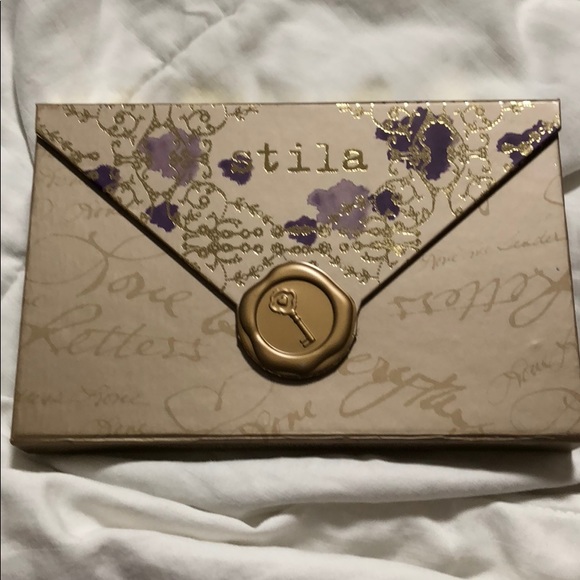 Stila eyeshadow palette - Picture 4 of 4